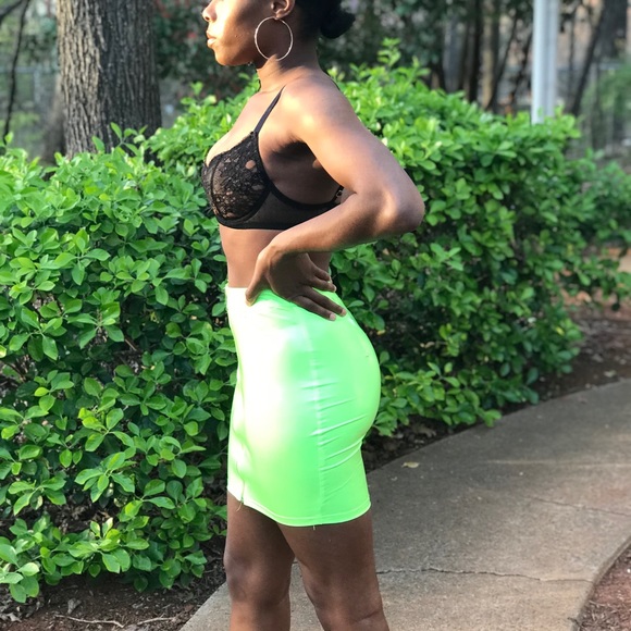 Latex mini skirt - Picture 2 of 2